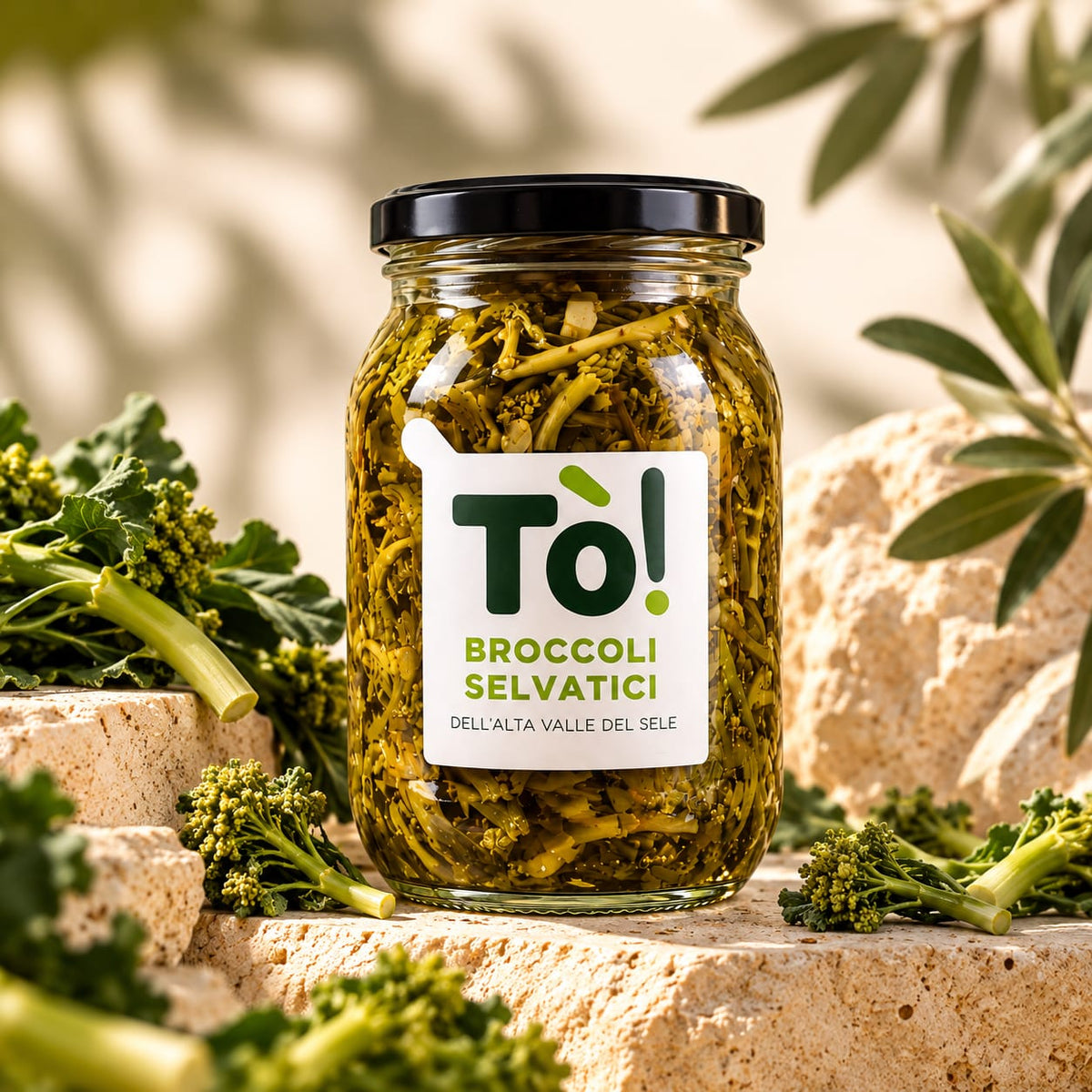 Vasetto Tò di broccoli selvatici con broccoli e pane in ambientazione