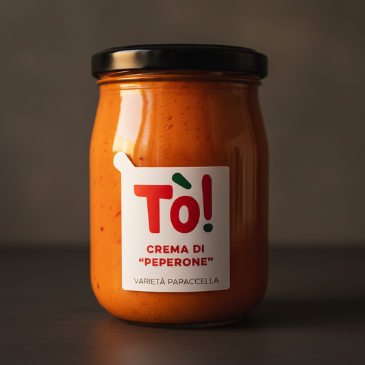 Crema di Peperone Papaccella - close-up con sfondo scuro